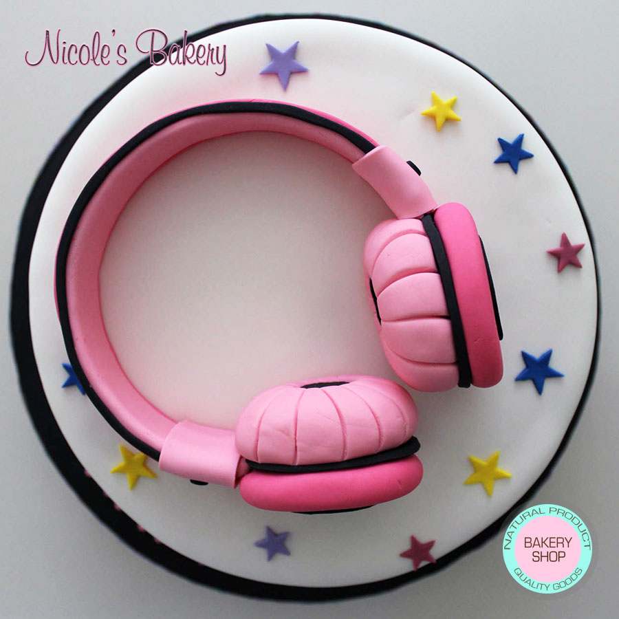 DJ Headphones Cake Design